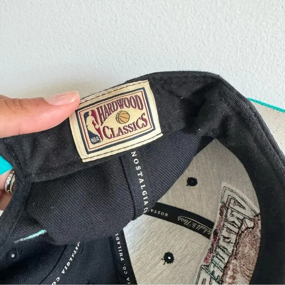 Vintage Vancouver Grizzlies NBA Basketball Logo 7 Adjustable Black/ Blue Hat Cap - Picture 9 of 12